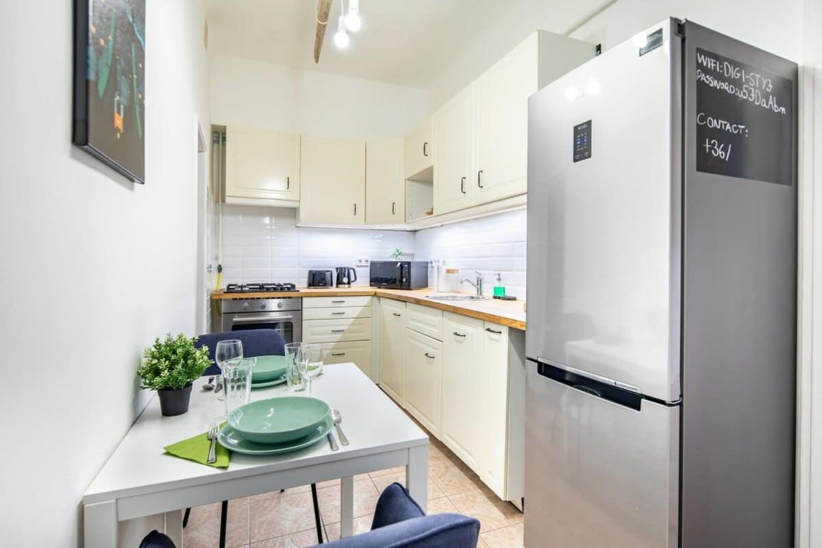 Convenient Apartment At Gastro Driven Location Budapest Eksteriør billede