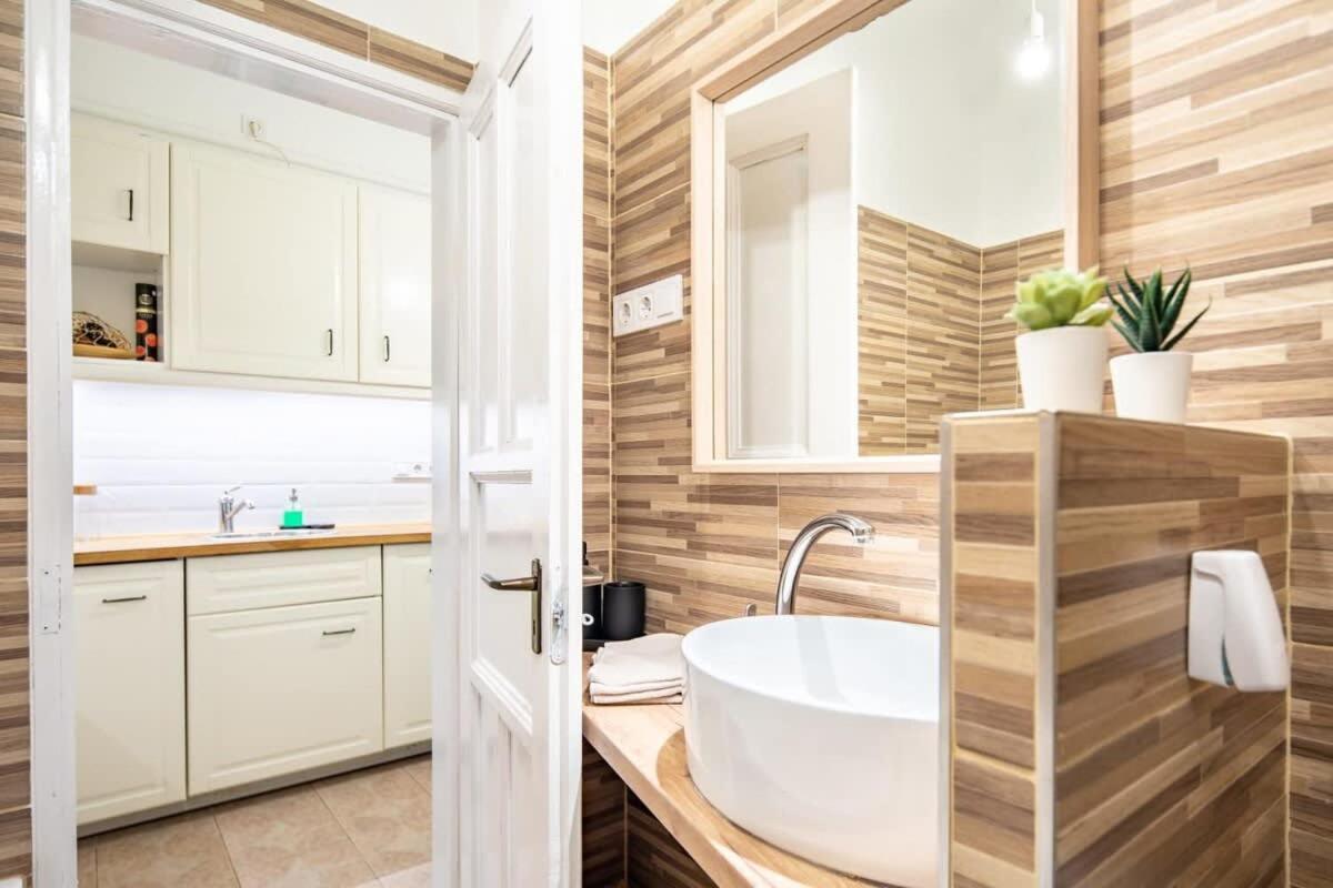 Convenient Apartment At Gastro Driven Location Budapest Eksteriør billede