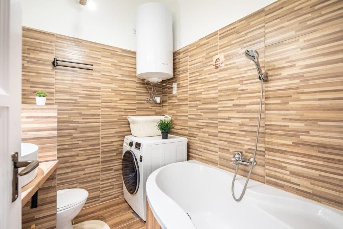 Convenient Apartment At Gastro Driven Location Budapest Eksteriør billede
