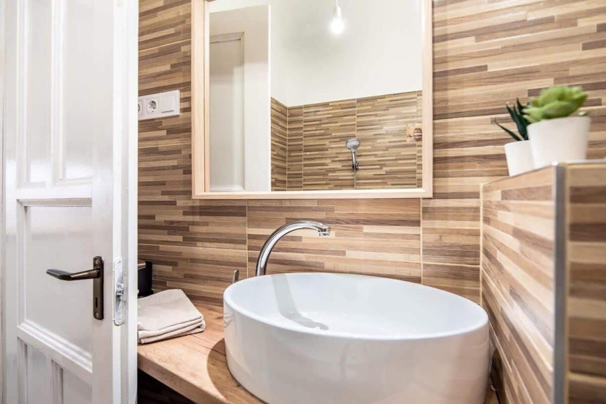 Convenient Apartment At Gastro Driven Location Budapest Eksteriør billede