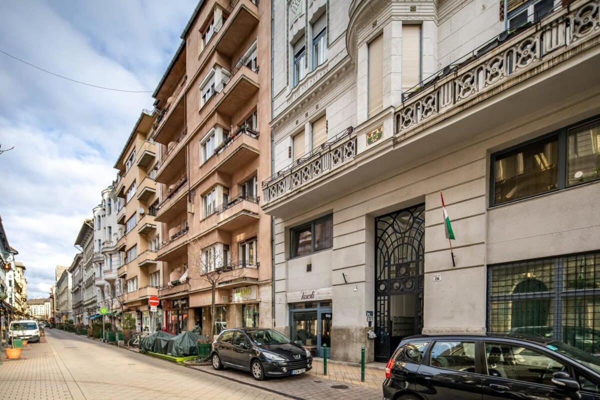Convenient Apartment At Gastro Driven Location Budapest Eksteriør billede