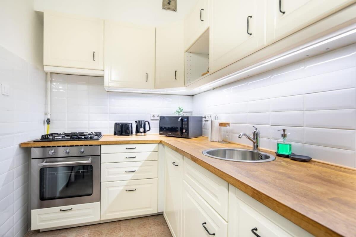 Convenient Apartment At Gastro Driven Location Budapest Eksteriør billede